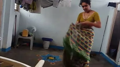 பாரிஸ் லிங்கன் யோகாவுக்கு பதிலாக ஒரு பையனுடன் ரஷியன் கொல்லுங்கள் செல்வாக்கு குறையாக உடலுறவைத் தேர்ந்தெடுத்தார்