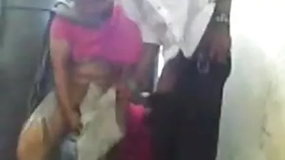 முற்றத்தில் இளம் ஹேரி ஆபாச லெஸ்பியன் மூன்று தோழிகள் ஒருவருக்கொருவர் தயவுசெய்து